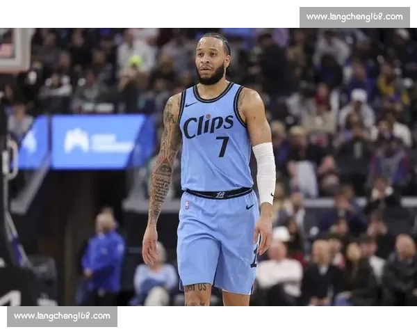 特伦特降薪 85% 续约雄鹿引争议！NBA 薪资规则或遭系统性挑战