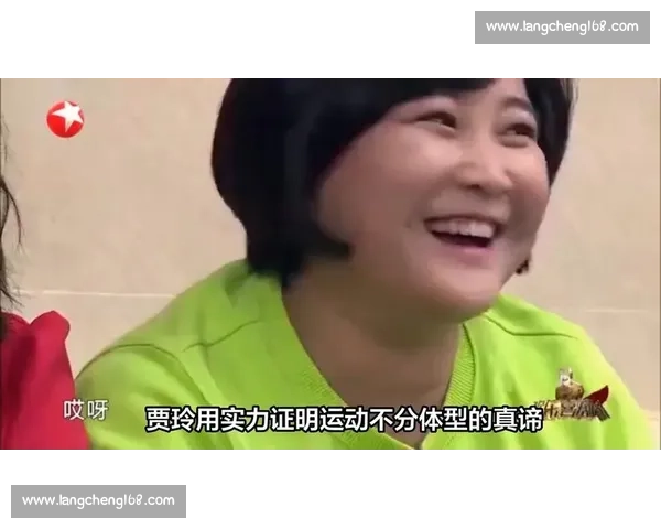 汪顺贾玲跨界联动！运动装同框打网球，握拳合影活力满格