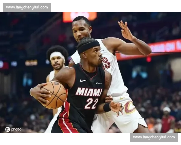 回顾2017年热火对阵骑士的经典对决与时代碰撞东部赛场风云再现