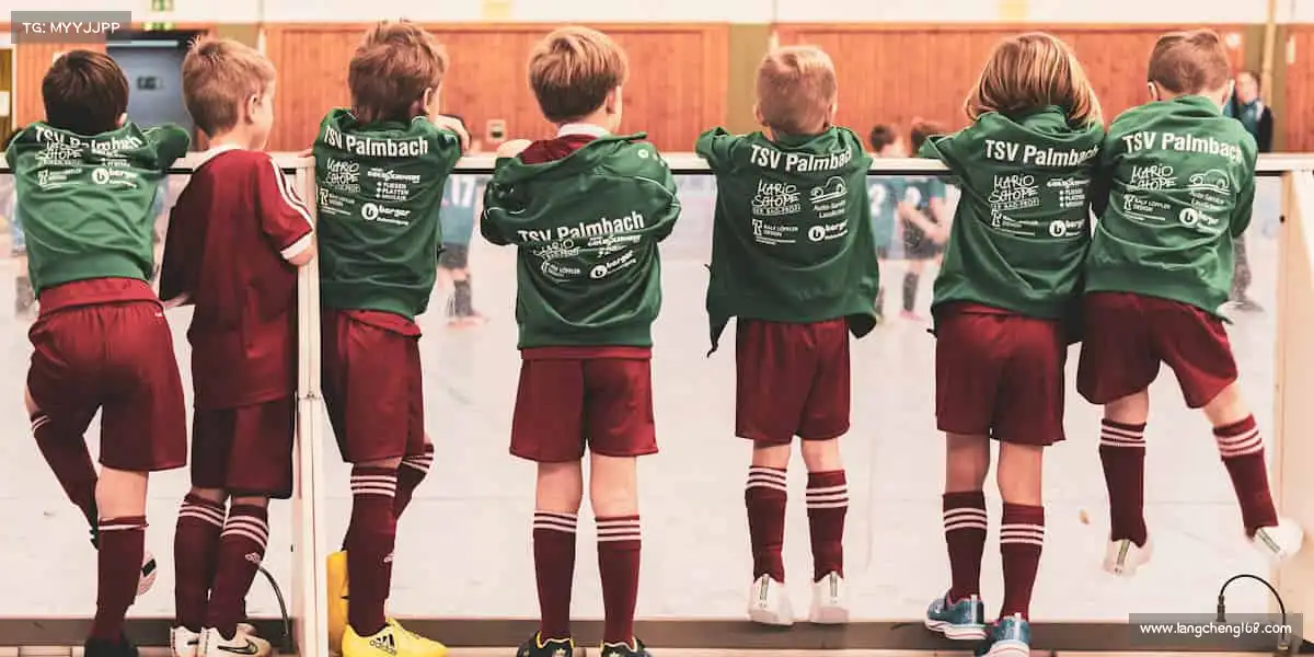 必一运动🥏飞盘腾空,接住的不只是快乐,还有团队的默契!